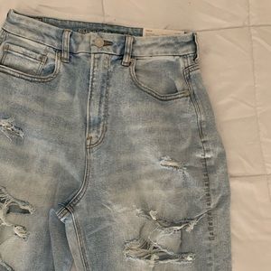American Eagle Curvy High-Rise Mom Jean